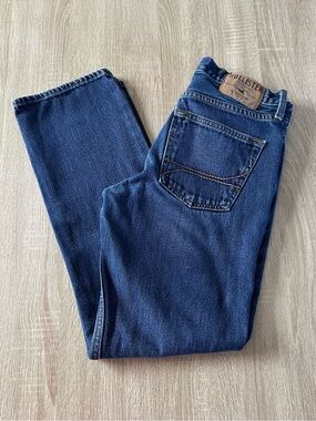 NWOT … HOLLISTER “Size: 28 x 30” Classic Straight Jeans